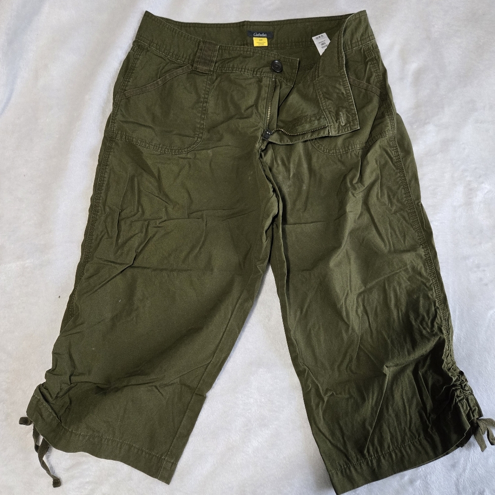 Cabela's Green Capris with Adjustable Hem and Relaxed Fit Womens 8